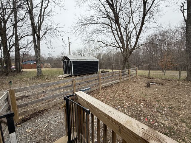 695 Hog Back Ridge Rd, Bethpage, TN 37022