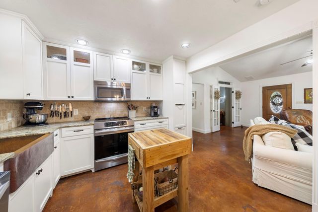 410 Shawnee Drive, Montgomery, TX 77316