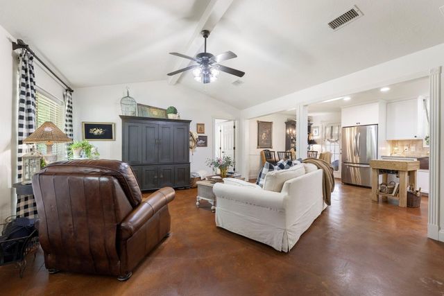 410 Shawnee Drive, Montgomery, TX 77316
