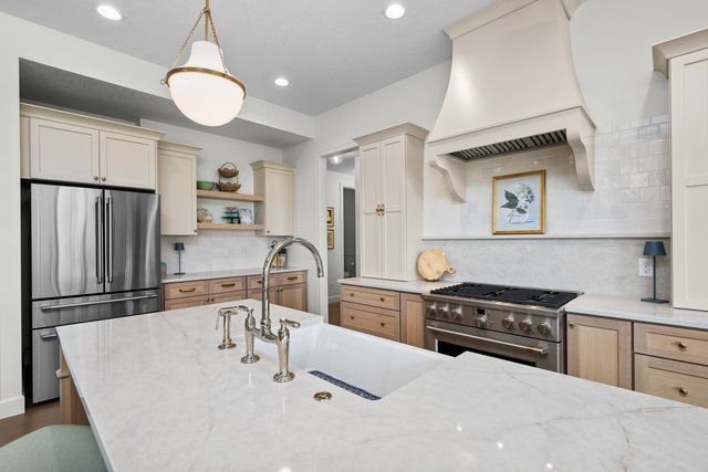 7131 Alvie Lane, Bettendorf, IA 52722