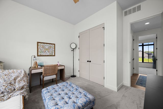 7131 Alvie Lane, Bettendorf, IA 52722