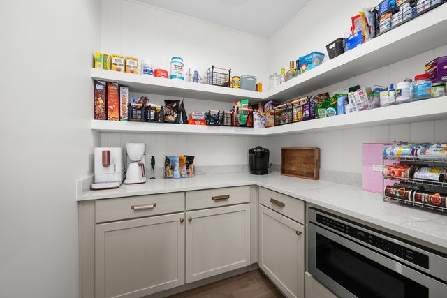 7131 Alvie Lane, Bettendorf, IA 52722