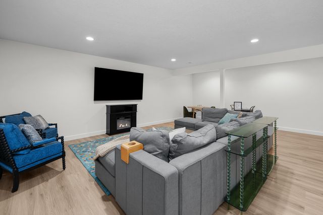 7131 Alvie Lane, Bettendorf, IA 52722