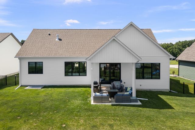 7131 Alvie Lane, Bettendorf, IA 52722