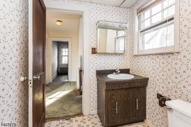 105 Midland Ave, Glen Ridge Boro Twp., NJ 07028