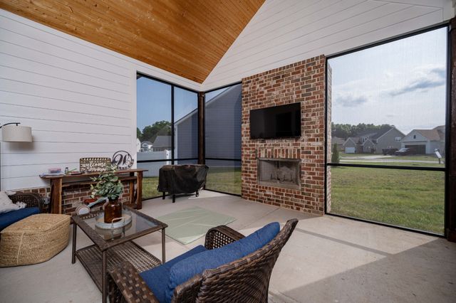3011 Bootknife Dr, Bell Buckle, TN 37020