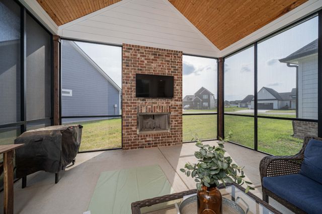 3011 Bootknife Dr, Bell Buckle, TN 37020