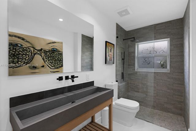 1865 Daytonia Rd, Miami Beach, FL 33141