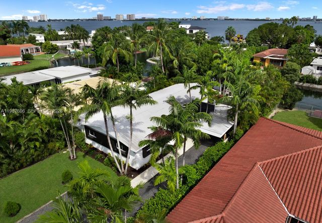 1865 Daytonia Rd, Miami Beach, FL 33141