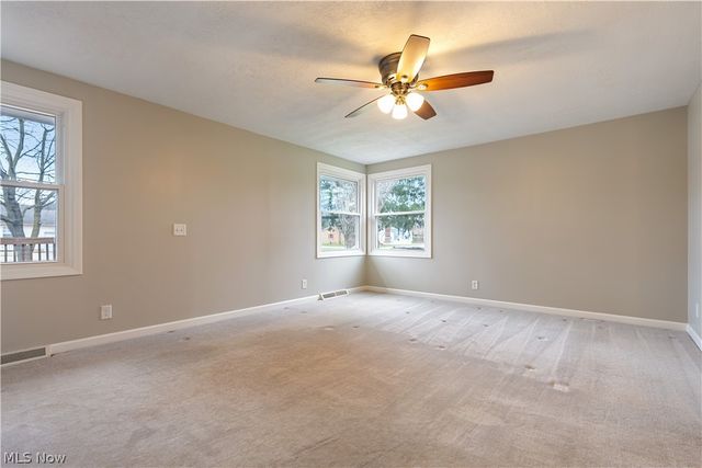 7825 Oakdale Street NW, Massillon, OH 44646