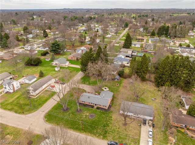 7825 Oakdale Street NW, Massillon, OH 44646