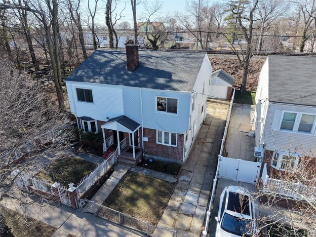 21942 141st Road, Springfield Gardens, NY 11413
