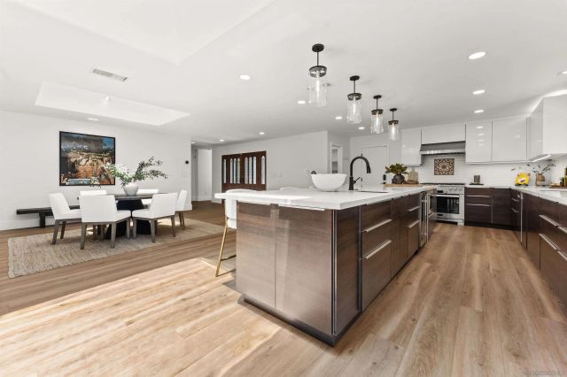 2451 Malibu Way, Del Mar, CA 92014