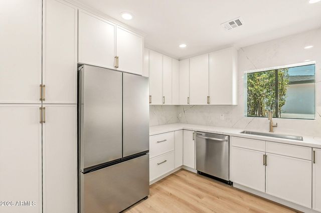 802 W EDGEMONT Avenue, Phoenix, AZ 85007