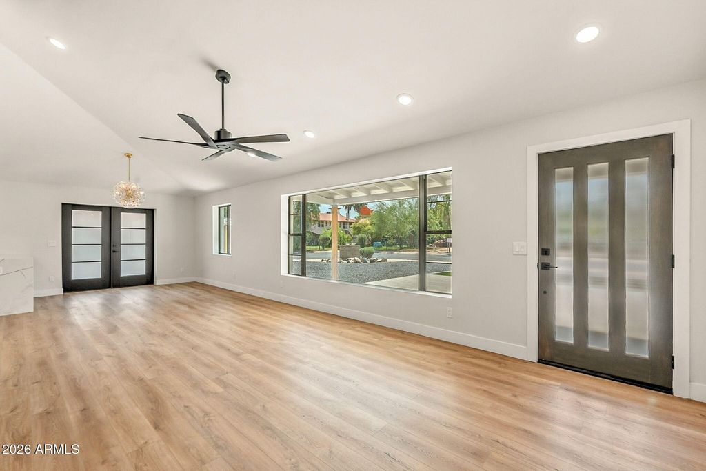 802 W EDGEMONT Avenue, Phoenix, AZ 85007 — photo 3
