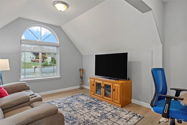 1057 Cascade Lane, Camano Island, WA 98282