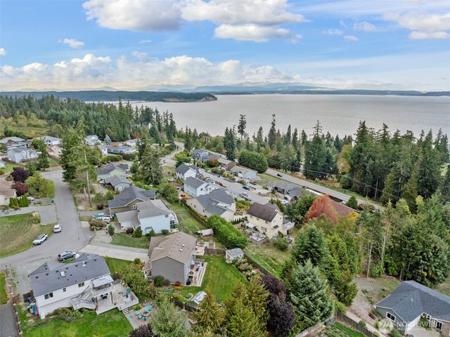 1057 Cascade Lane, Camano Island, WA 98282