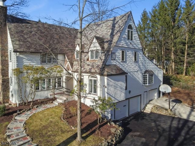 27 Barnsdale Rd, Millburn Twp., NJ 07078