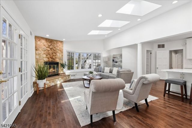 27 Barnsdale Rd, Millburn Twp., NJ 07078