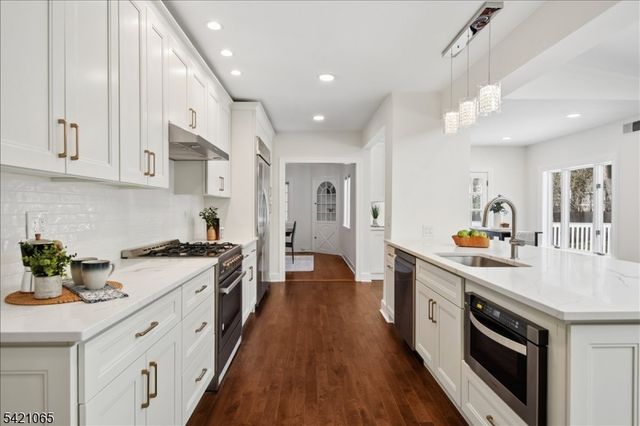 27 Barnsdale Rd, Millburn Twp., NJ 07078