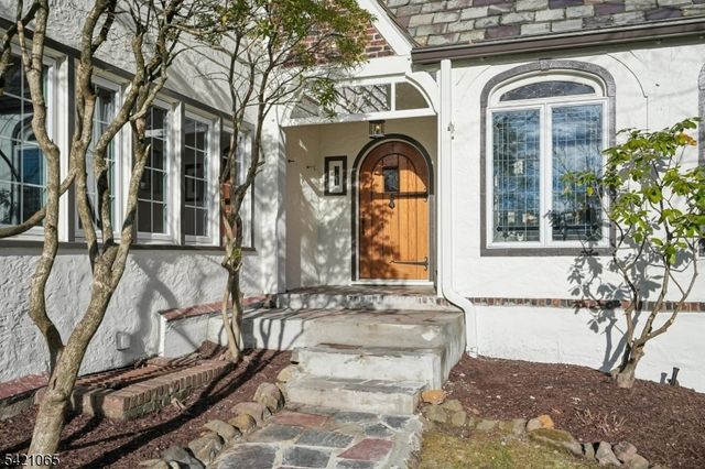 27 Barnsdale Rd, Millburn Twp., NJ 07078