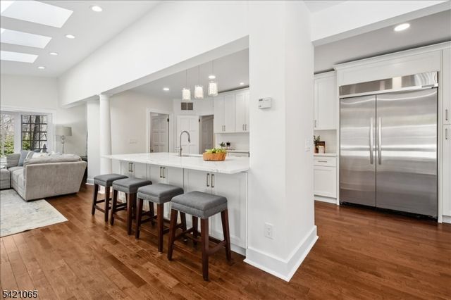 27 Barnsdale Rd, Millburn Twp., NJ 07078