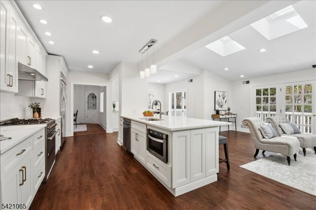 27 Barnsdale Rd, Millburn Twp., NJ 07078