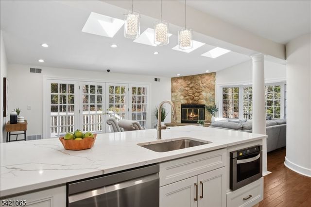 27 Barnsdale Rd, Millburn Twp., NJ 07078