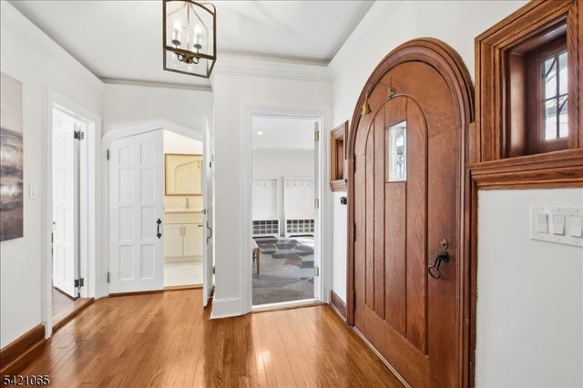 27 Barnsdale Rd, Millburn Twp., NJ 07078