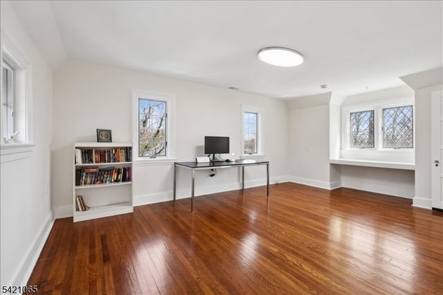 27 Barnsdale Rd, Millburn Twp., NJ 07078