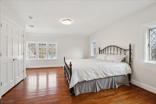 27 Barnsdale Rd, Millburn Twp., NJ 07078