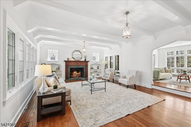 27 Barnsdale Rd, Millburn Twp., NJ 07078