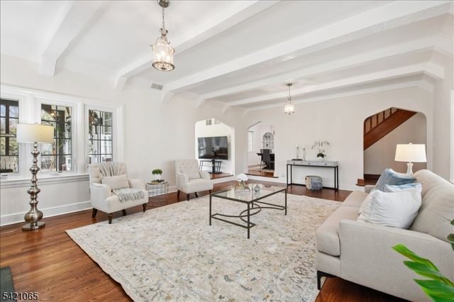 27 Barnsdale Rd, Millburn Twp., NJ 07078