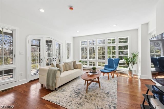 27 Barnsdale Rd, Millburn Twp., NJ 07078