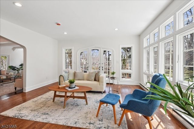 27 Barnsdale Rd, Millburn Twp., NJ 07078