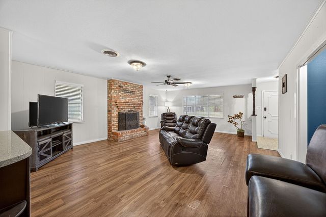 219 W Jefferson Street, Palmer, TX 75152