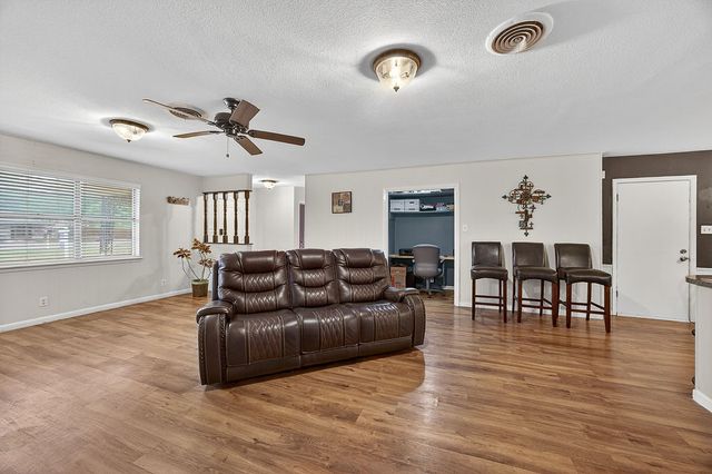 219 W Jefferson Street, Palmer, TX 75152