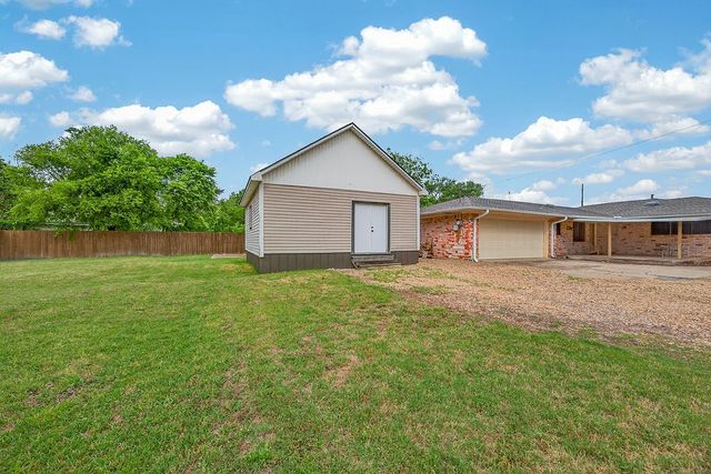 219 W Jefferson Street, Palmer, TX 75152