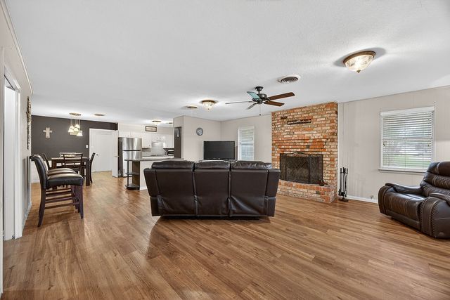 219 W Jefferson Street, Palmer, TX 75152