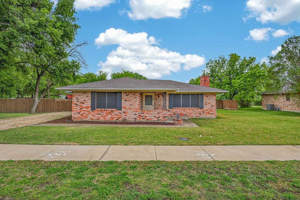 219 W Jefferson Street, Palmer, TX 75152