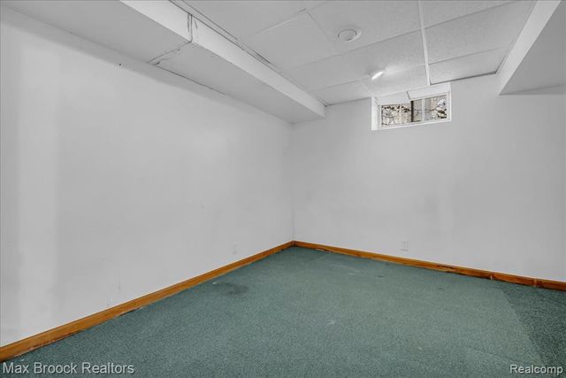 2085 Pontiac Drive, Sylvan Lake, MI 48320