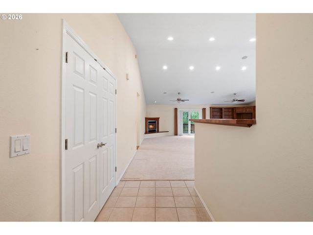 1716 Se 283RD Ave, Camas, WA 98607