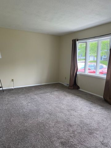4117 Hillandale Road, Davenport, IA 52806