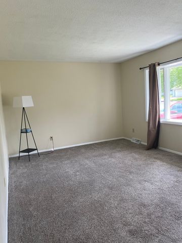 4117 Hillandale Road, Davenport, IA 52806