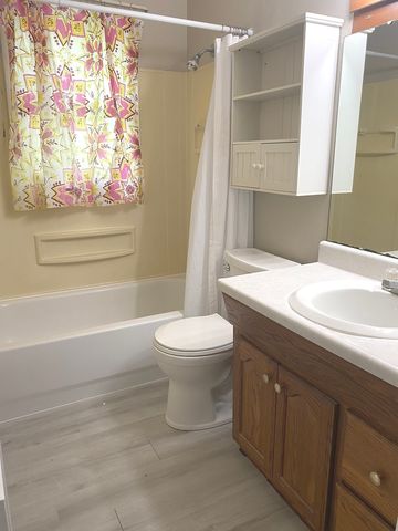 4117 Hillandale Road, Davenport, IA 52806