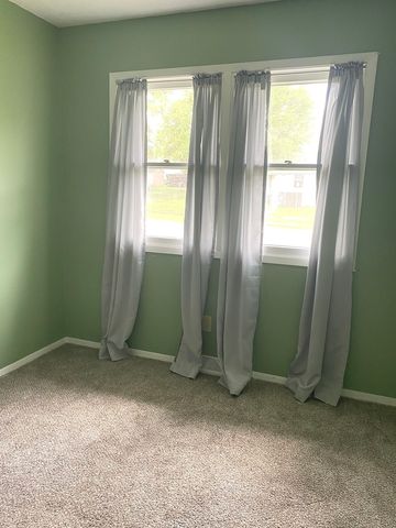 4117 Hillandale Road, Davenport, IA 52806