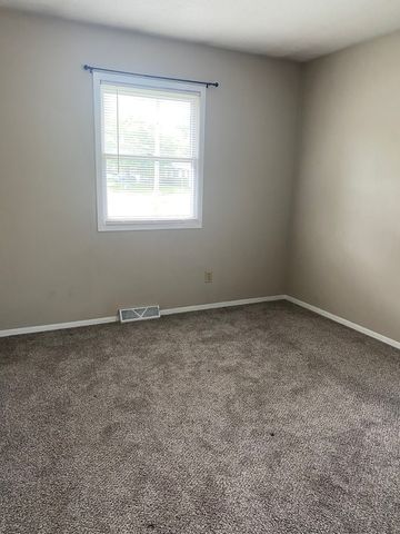 4117 Hillandale Road, Davenport, IA 52806