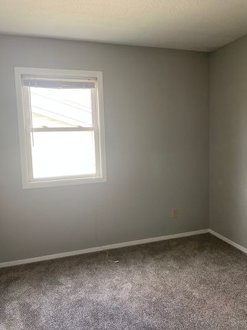 4117 Hillandale Road, Davenport, IA 52806