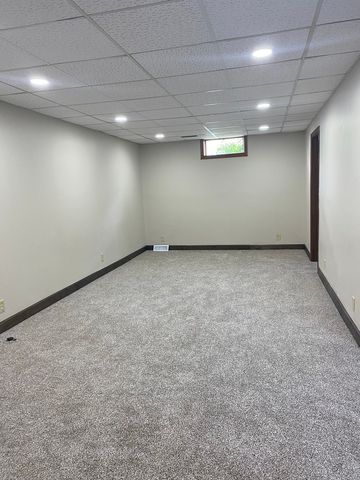 4117 Hillandale Road, Davenport, IA 52806