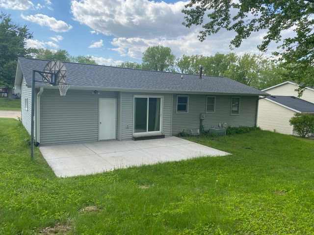 4117 Hillandale Road, Davenport, IA 52806
